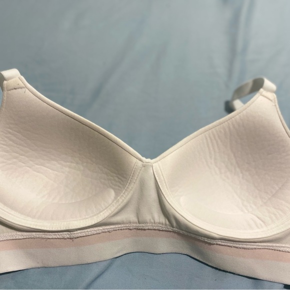 🙌🤩🤩Hanes No Wire White and Pink with Removable Straps Under Tee Shirt Bra - Picture 4 of 7
